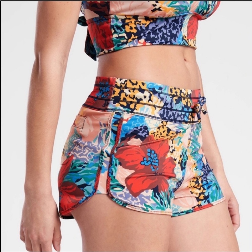 Athleta Women's Surge Printed Swim Shorts Size Large- EUC.